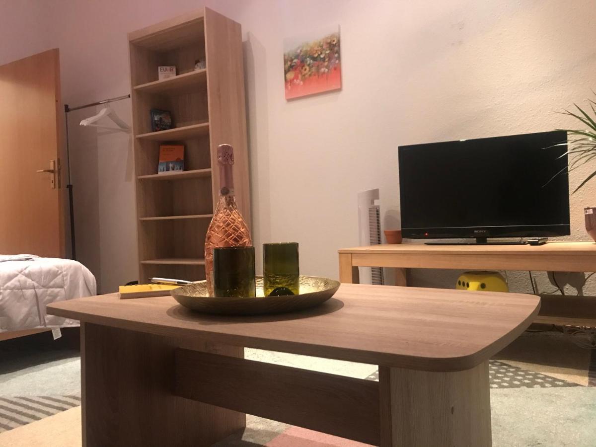 Piano Apartment In Halle Center - Netflix - Free Wifi 1 Dış mekan fotoğraf